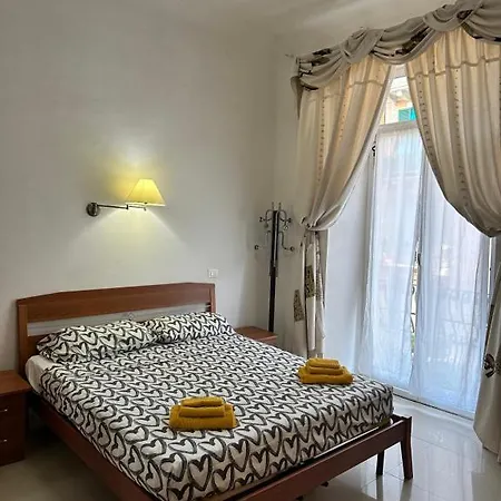 In Centro Ben Servito *